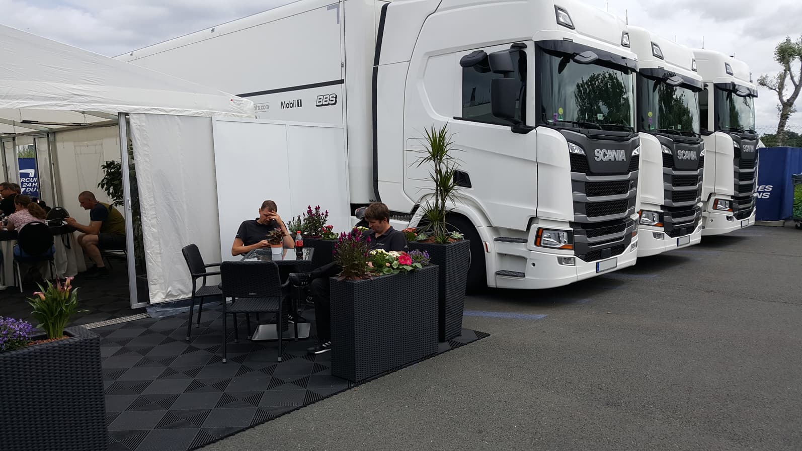 evenementiel paddock dalle sol quattro line camion scania