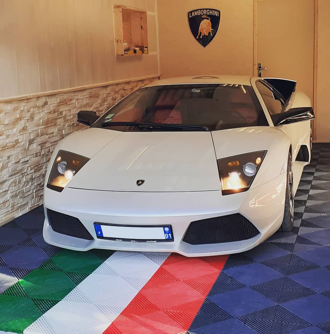 garage dalle quattro line lamborghini murcielago drapeau italie